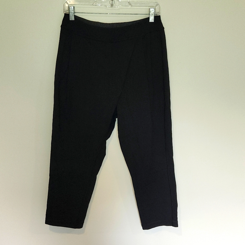 Lulu cropped pants 22" seam